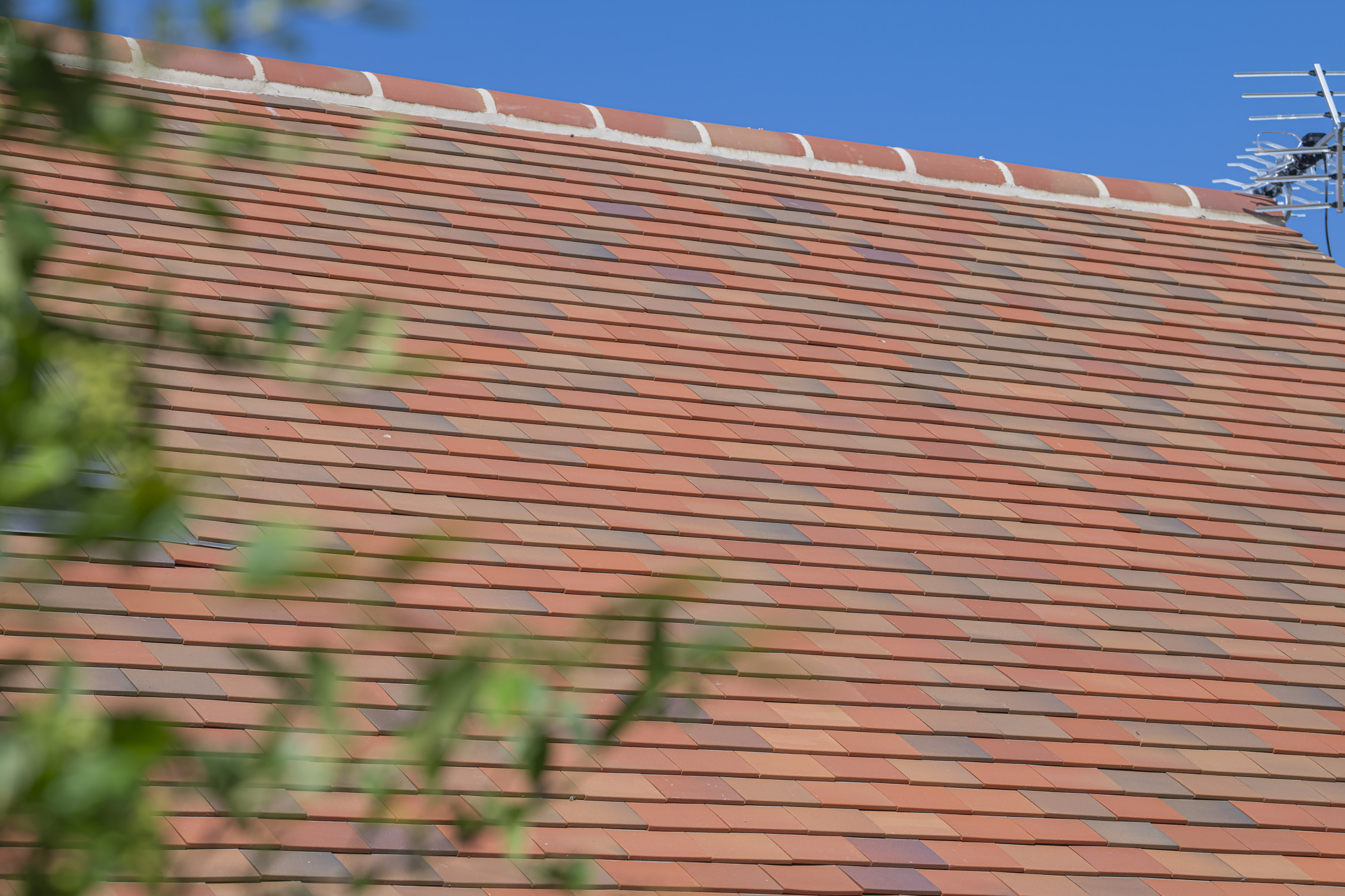 Marley clay tiles in Autumn Brindle installed on a new annex building